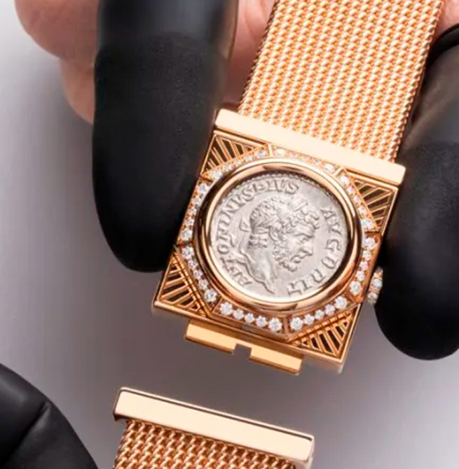 Bulgari lança relógio com moeda romana de 1.800 anos