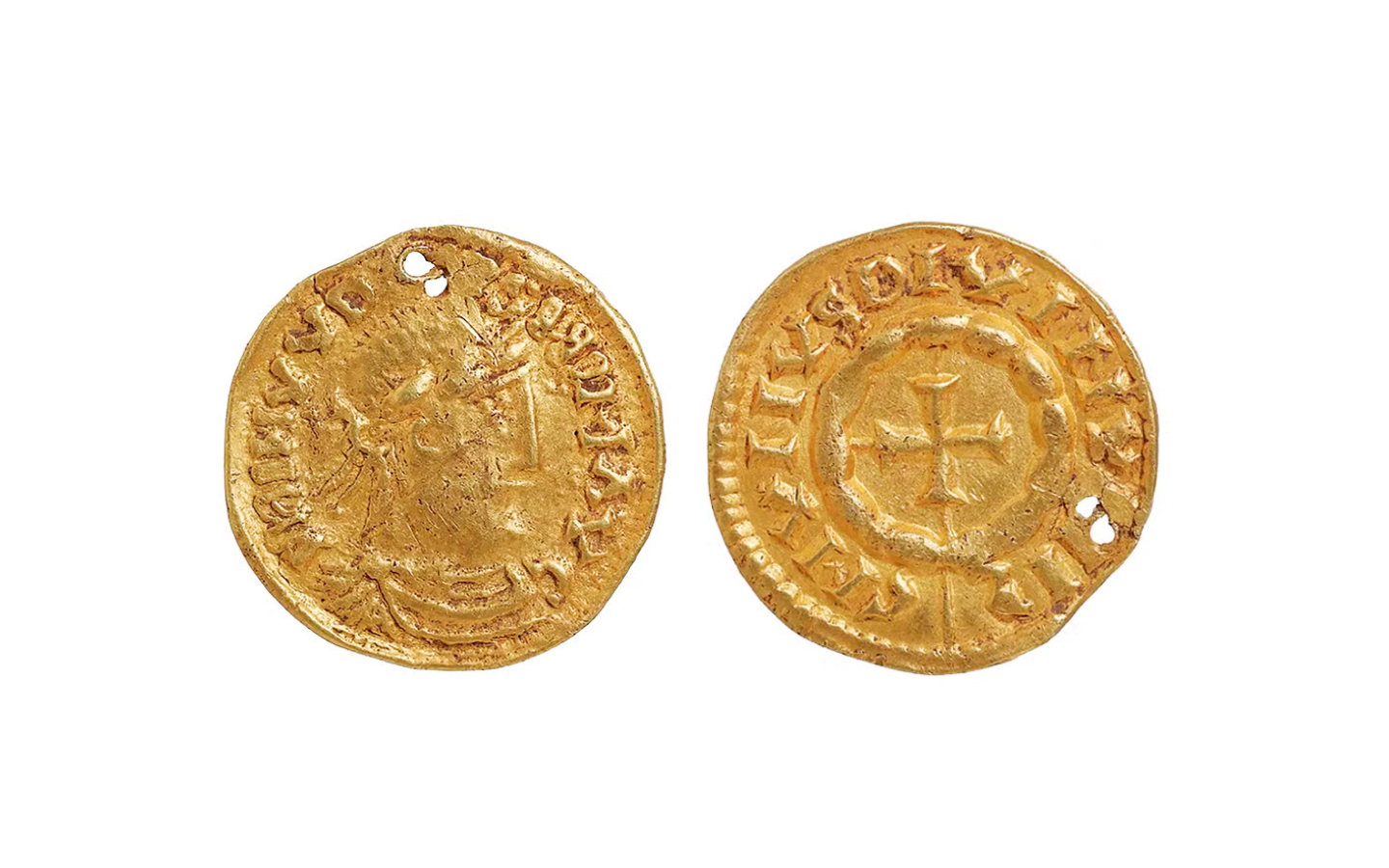 Moeda de ouro falsificada ajuda arqueólogos a rastrear avanço dos vikings na Inglaterra
