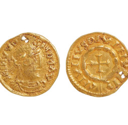 Moeda de ouro falsificada ajuda arqueólogos a rastrear avanço dos vikings na Inglaterra