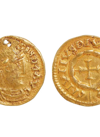 Moeda de ouro falsificada ajuda arqueólogos a rastrear avanço dos vikings na Inglaterra