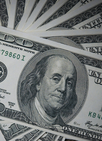 A origem tcheca do dólar: das minas da Boêmia ao símbolo da economia global