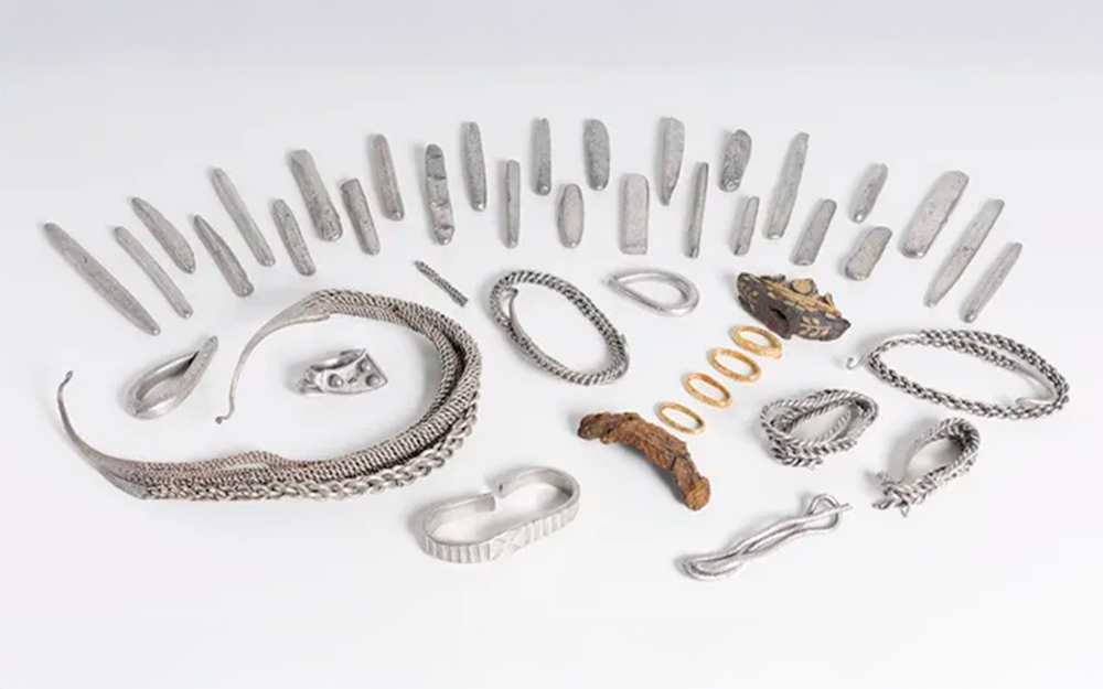 Tesouro viking encontrado na Inglaterra revela rede comercial que ia até o Oriente Médio