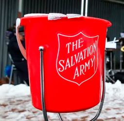 Doador misterioso deixa moeda de ouro avaliada em milhares em caixa do Exército da Salvação
