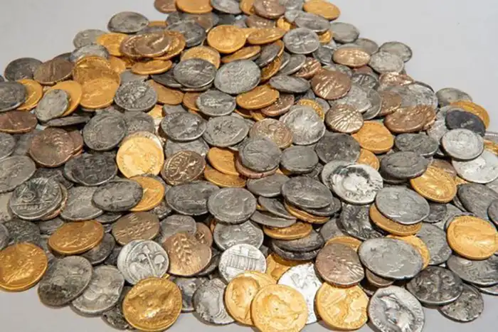 Mais de 400 Moedas de Ouro e Prata da Era Romana, de Diversas Partes do Mundo, Descobertas na Holanda!