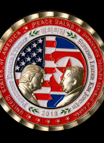 Você Conhece A Curiosa Medalha Comemorativa De Donald Trump E Kim Jong-Un?