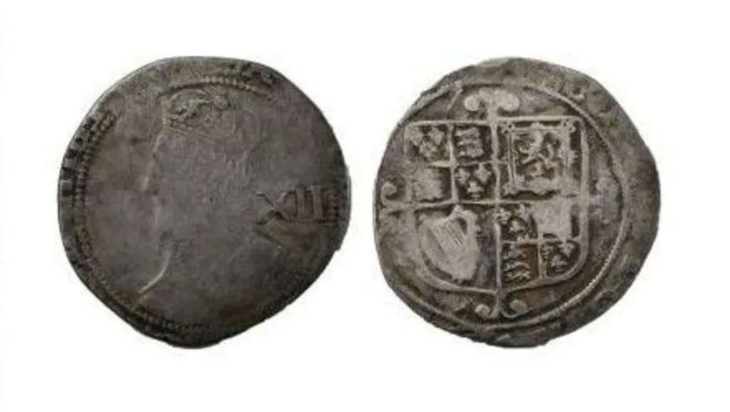 Moedas de Prata Encontradas em Campo São Declaradas Tesouro no Reino Unido
