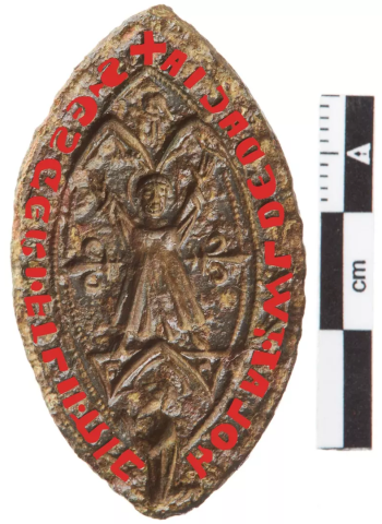 Selo medieval com imagem de São Francisco de Assis é descoberto na Dinamarca