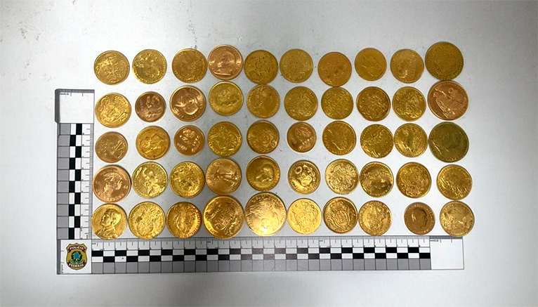 Passageiro é preso em Porto Alegre com moedas de ouro avaliadas em R$ 500 mil