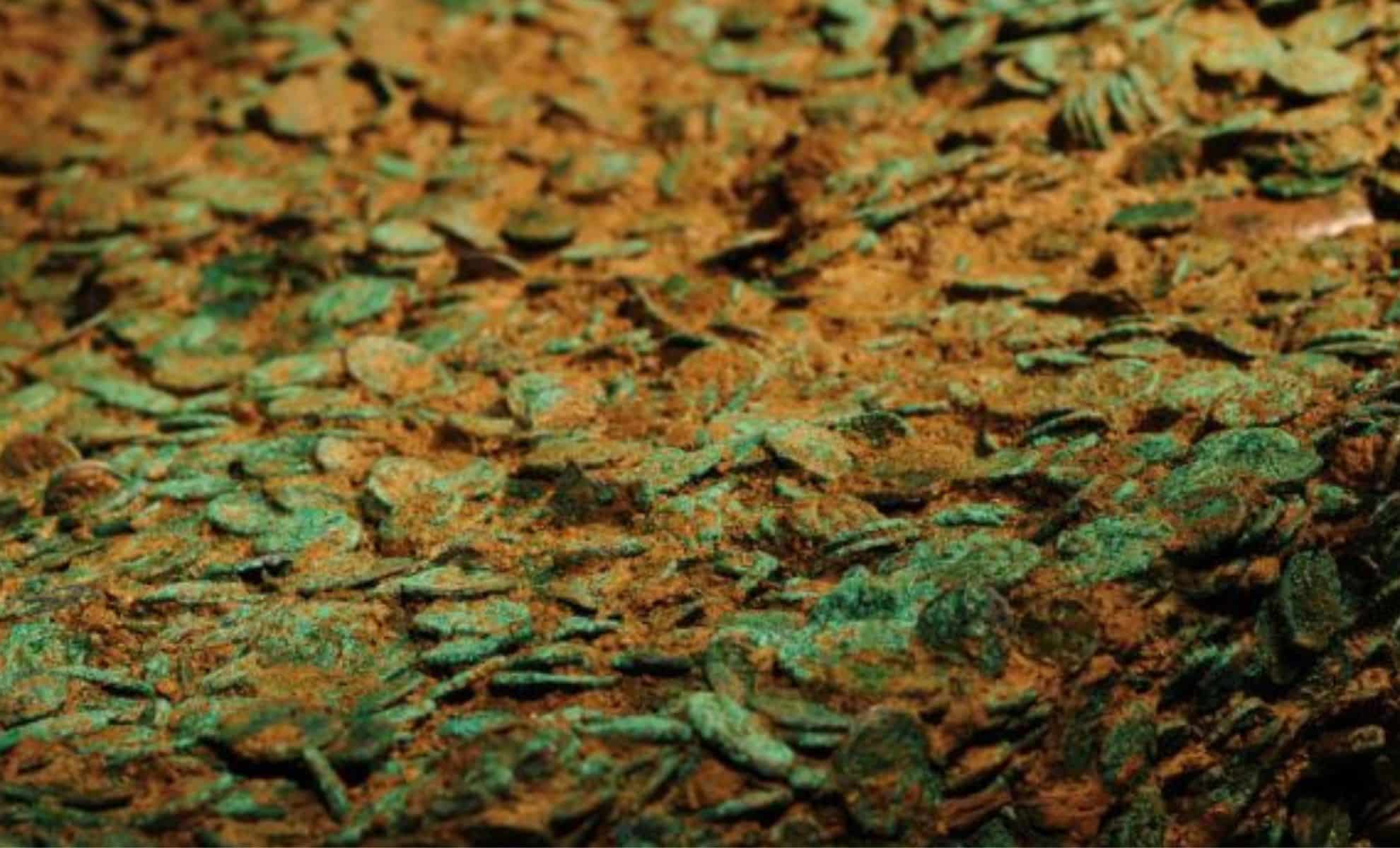 Tesouro Medieval: Escoceses Descobrem Acervo de Moedas de 600 Anos