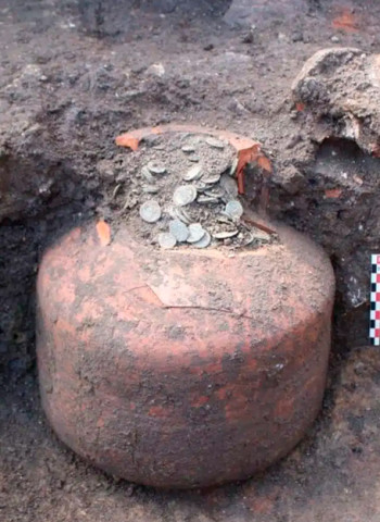 Milhares de moedas romanas aparecem intactas em Senon