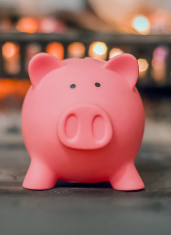 Por que o cofrinho é um porquinho? A curiosa história do símbolo da poupança