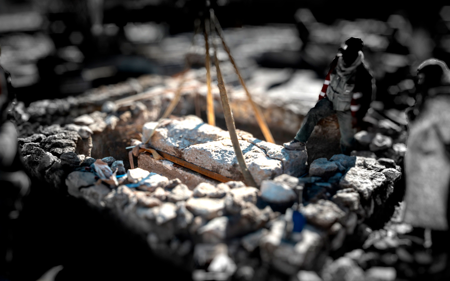 Sarcófago selado em Budapeste revela tesouro de 140 moedas romanas