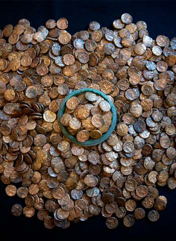 Mais de 900 moedas de ouro datadas de 60 a 20 a.C. revelam segredos de poder, guerra e alianças na Grã-Bretanha antes de Roma.
