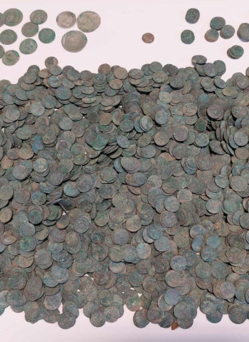 Tesouro com 5 mil moedas do século 17 é achado na Polônia