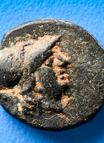 Adolescente encontra moeda grega de 2.300 anos em Berlim — e intriga arqueólogos