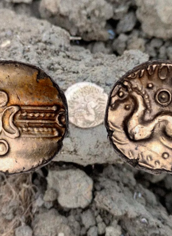 Professor encontra tesouro de ouro da Idade do Ferro em Suffolk