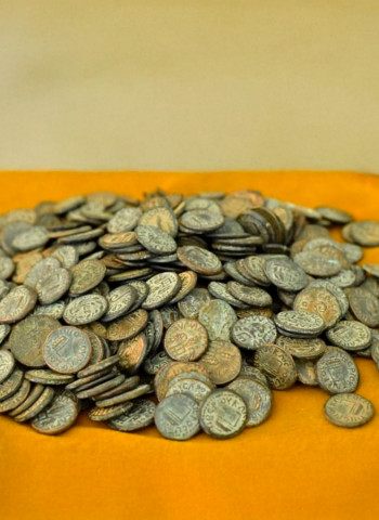 Polícia apreende centenas de moedas antigas e falsas em Jerusalém Oriental
