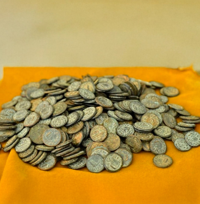 Polícia apreende centenas de moedas antigas e falsas em Jerusalém Oriental