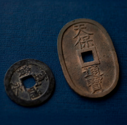 Detectorista encontra moeda japonesa de 200 anos em antigo acampamento australiano