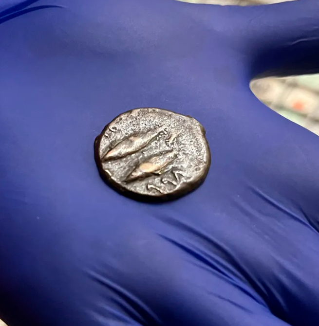 Moeda de antes de Cristo foi usada para pagar passagem de ônibus na Inglaterra