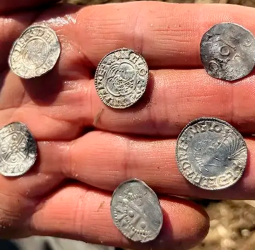 Tesouro de moedas da Era Viking bate recorde na Noruega