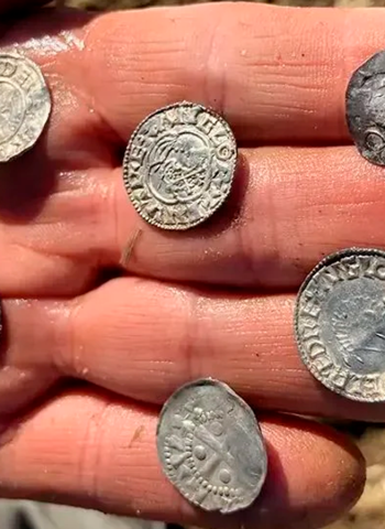 Tesouro de moedas da Era Viking bate recorde na Noruega